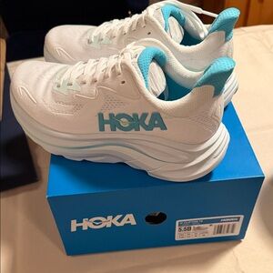 NWT Hoka Clifton Sneakers Size 5.5B. Brand new in box!!!